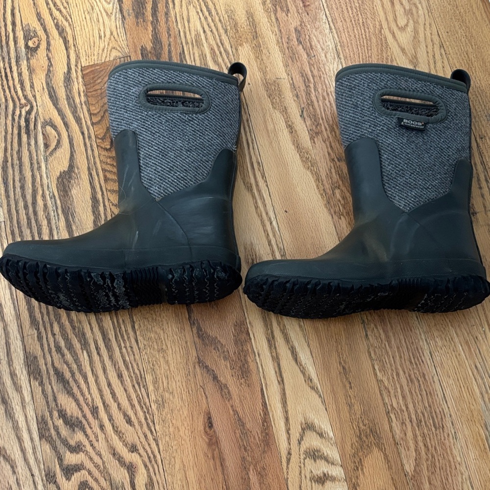 BOGS Black and Gray Waterproof Boots - Picture 3 of 5